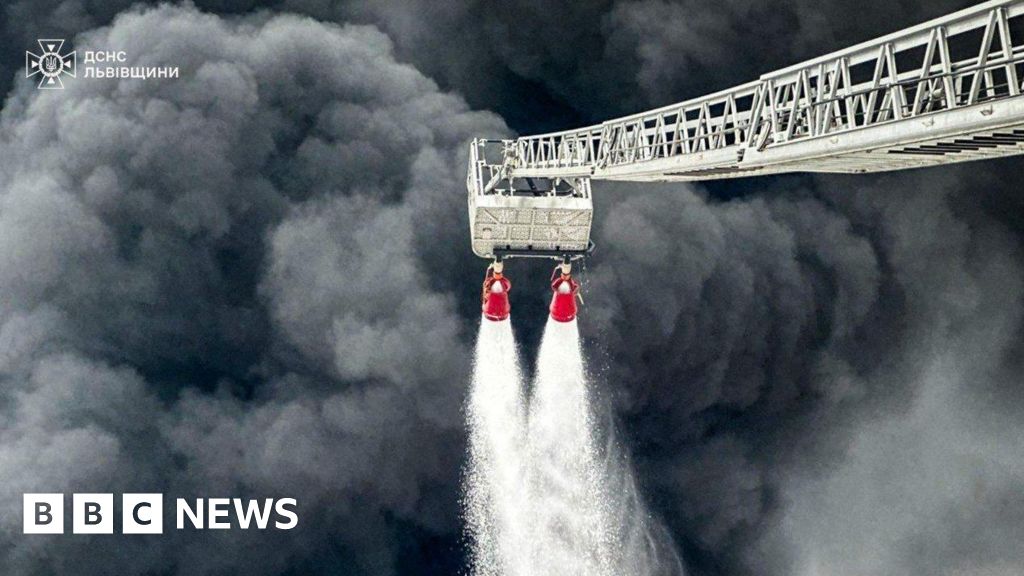 Ukraine-Hungary oil pipeline row threatens EU loan