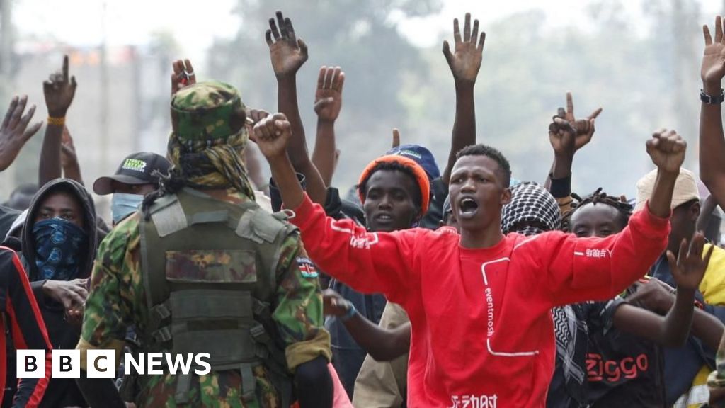 Kenyan police fire tear gas at protest against US Ebola quarantine centre plan