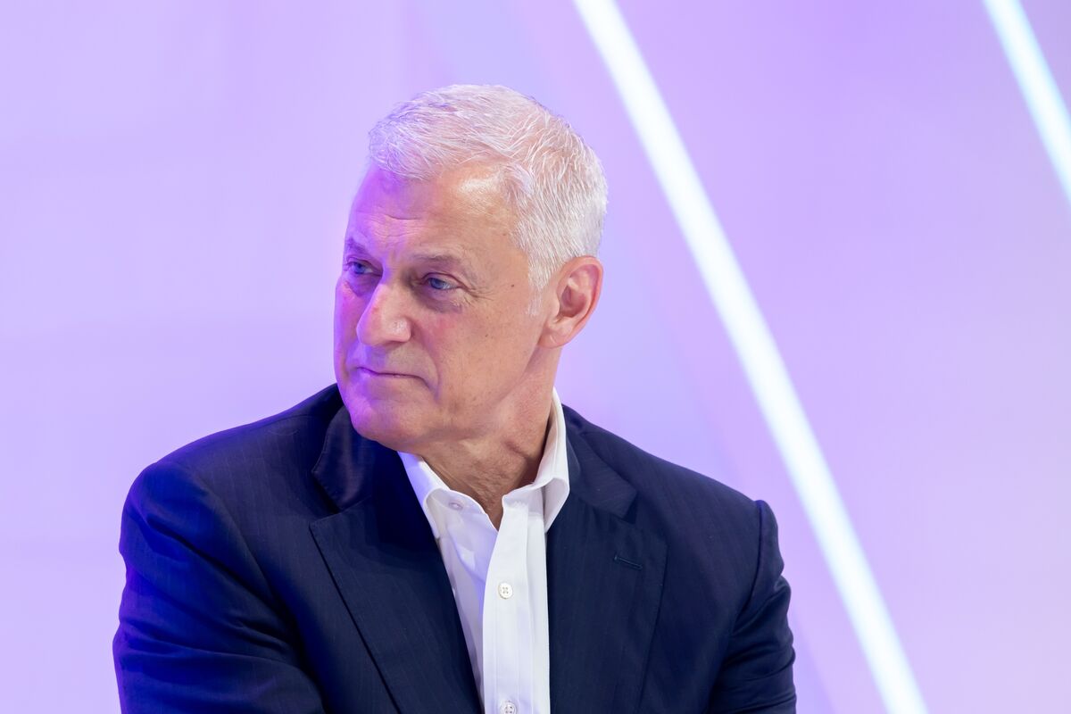 StanChart CEO Reassures Staff After ‘Lower-Value Human’ Backlash