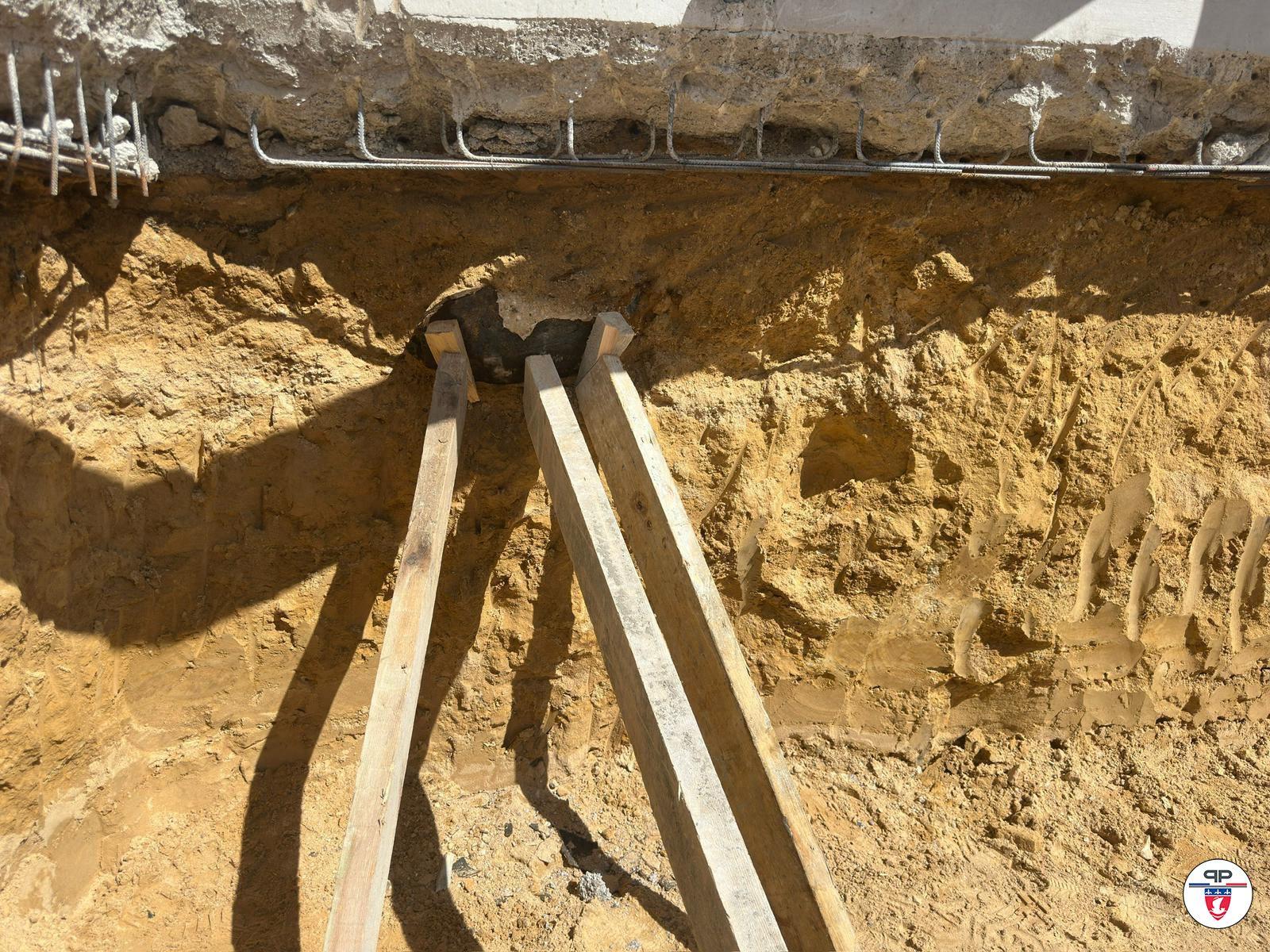 Bomb experts try to defuse WWII bomb near Paris