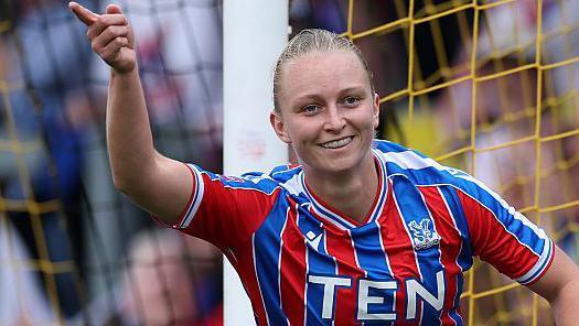 Wales' Hughes leaves promoted Crystal Palace