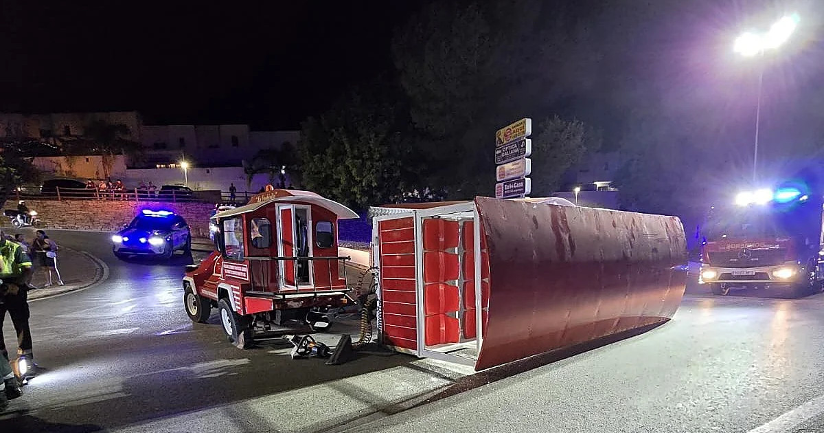 El vuelco de un tren turístico en plena fiesta deja 18 heridos en un municipio de Málaga