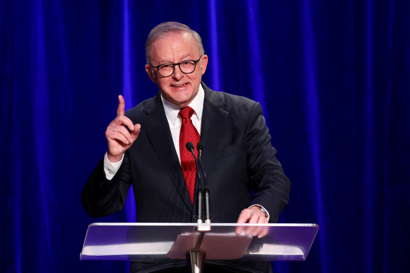 Albanese tells Australia to 'turn the heat down' after bomb threat