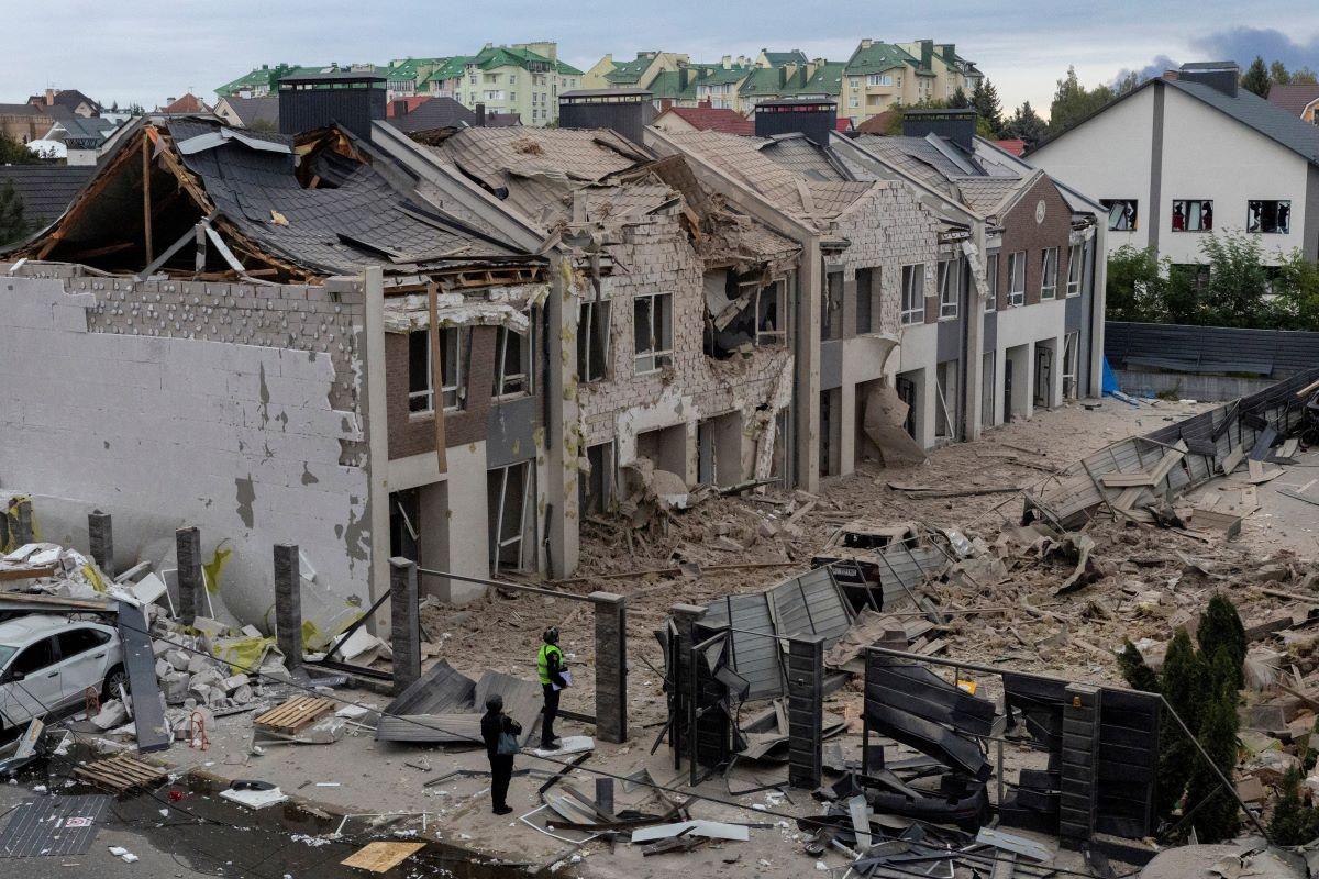 Russia threatens strikes on Kyiv defense sites, urges foreigners to leave