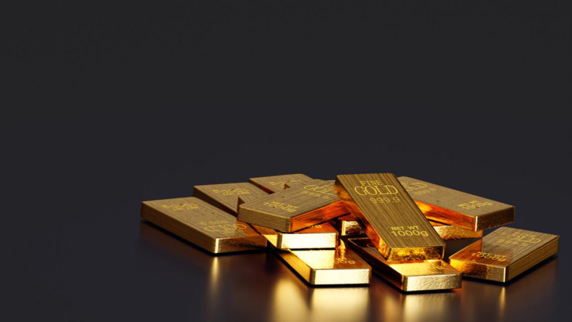 Gold falls on stronger dollar amid renewed US-Iran tensions