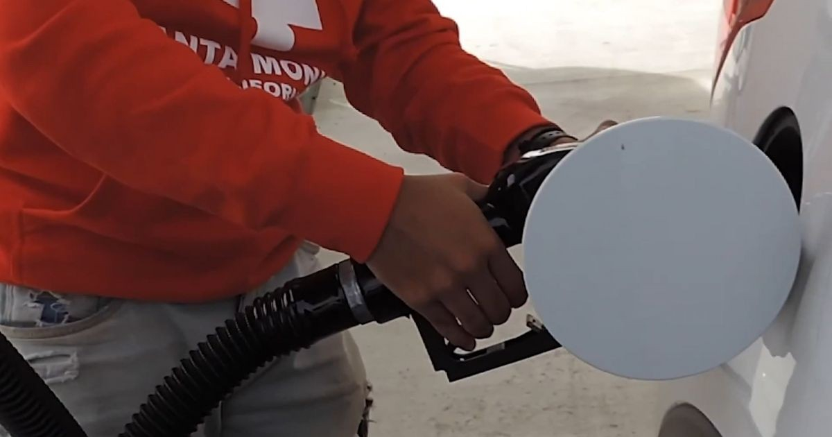 Drivers Turn to Native American Reservations for Cheaper Gas Amid U.S. Price Surge