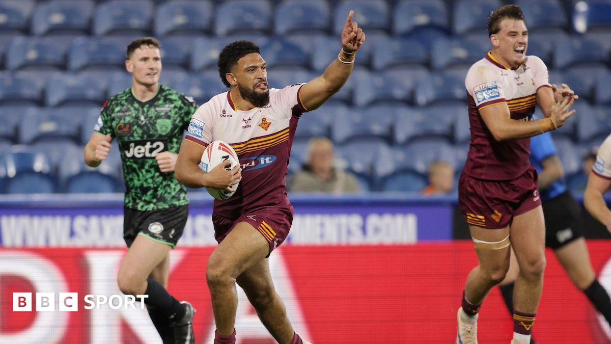 Huddersfield upset Leigh with five-try win