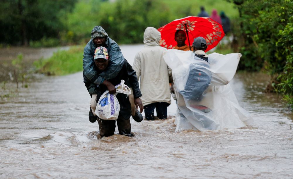 Flash floods in Kenyan capital kills 25