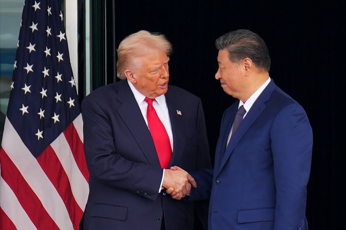 Trump Risks Showdown With Xi Before Summit Over Hormuz Move