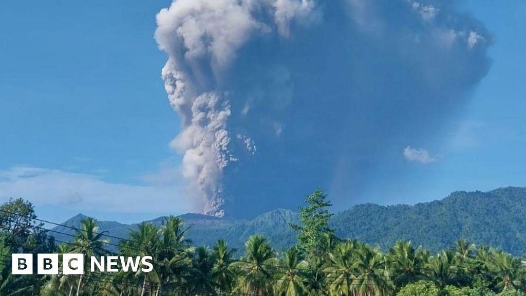 I led hikers up an Indonesian volcano - and then it erupted