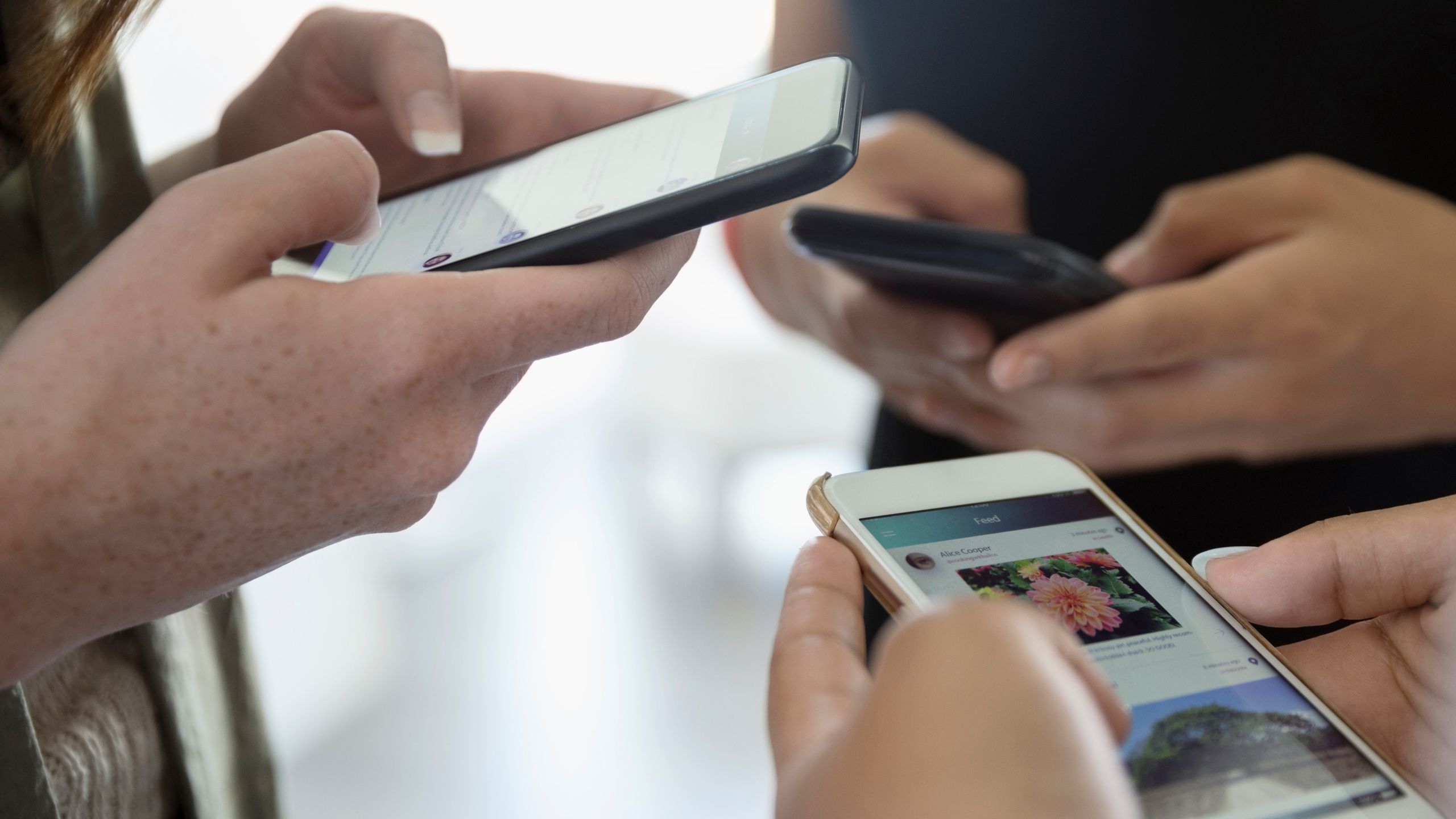 Brain experts tell the UK government there's 'very little' scientific evidence that phones are harming kids - but a social media ban is going ahead anyway