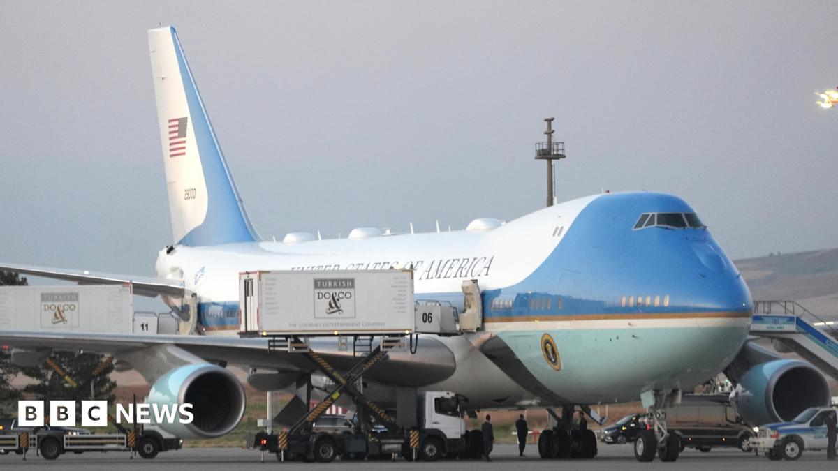 Members of Trump's cabinet remained on decoy plane, after president's quiet exit