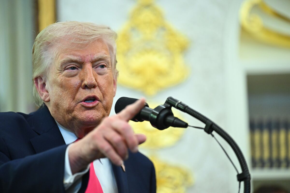 Trump Extends Energy-Attack Pause, Claims Iran Talks Ongoing