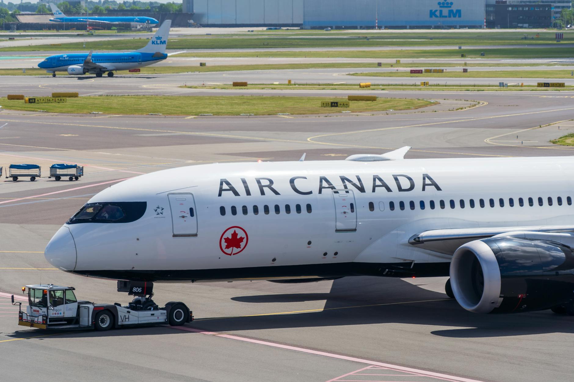 Air Canada CEO to retire after row over English-only condolence message