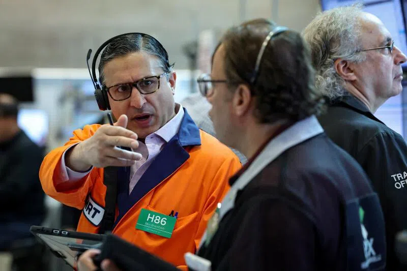 S&P 500, Nasdaq rise as tech, chipmakers rebound