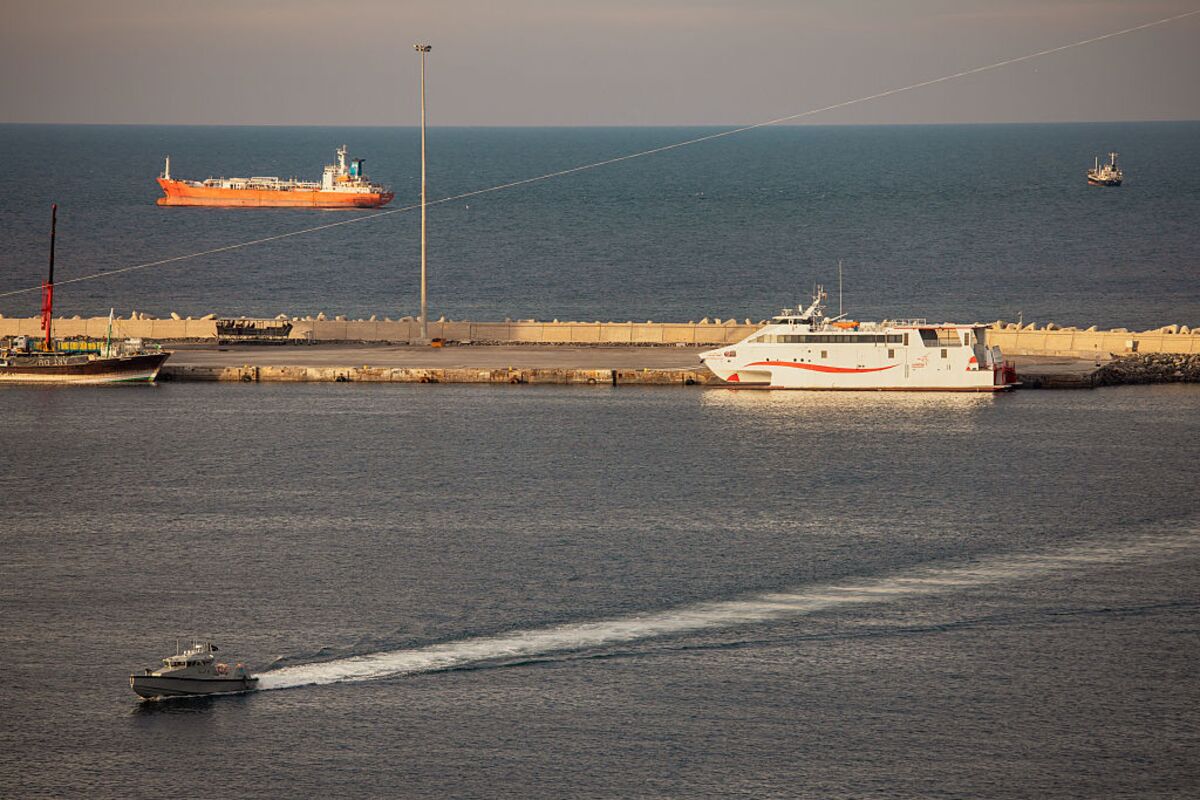 HORMUZ TRACKER: Traffic Halted With Blockades Firmly in Place
