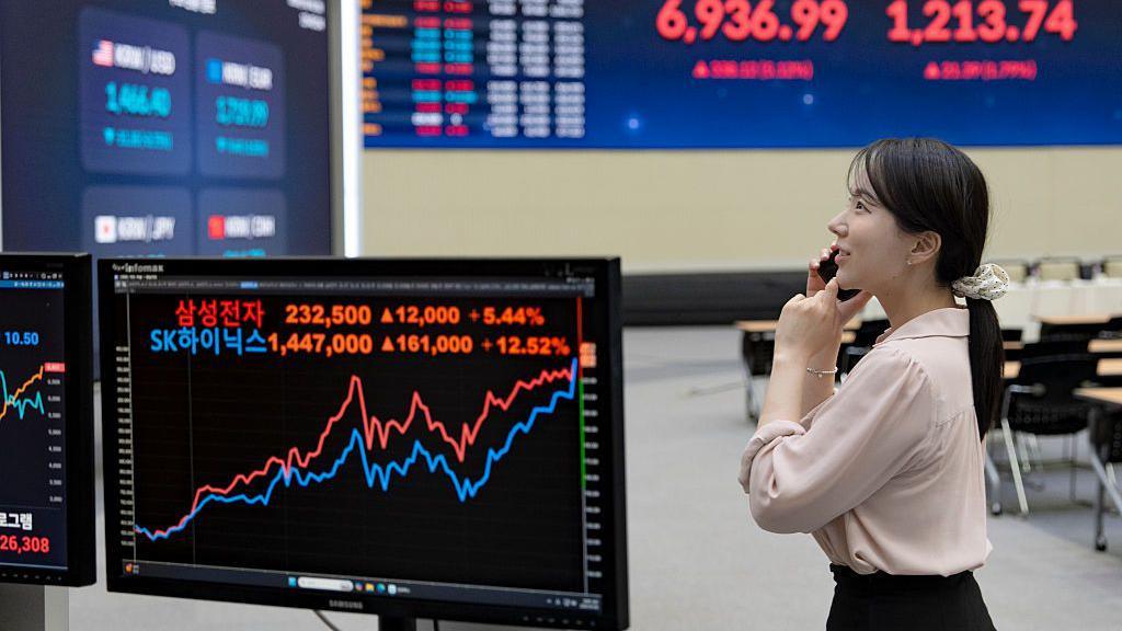 Oil prices ease as US pauses Project Freedom to seek deal with Iran