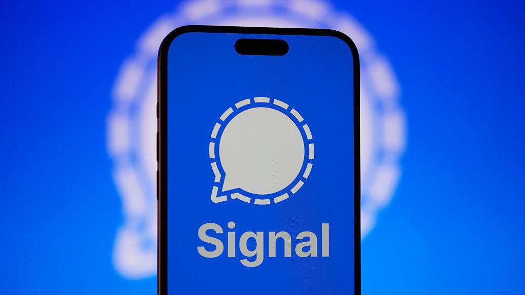 Signal issues scam warning to users after hackers target officials