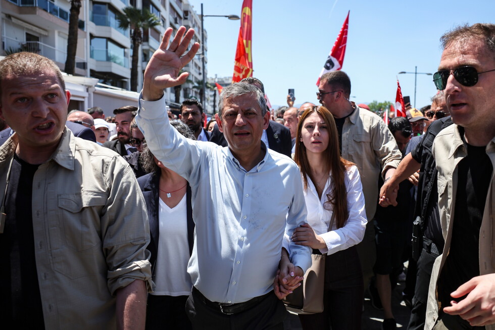 Tens of thousands march in support of Turkey's deposed opposition leader