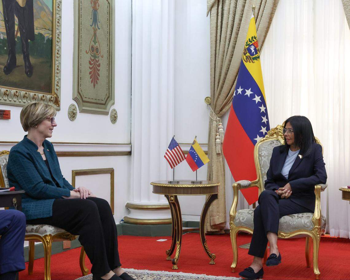 U.S., Venezuela agree to restore diplomatic ties, 7 years after they were cut off
