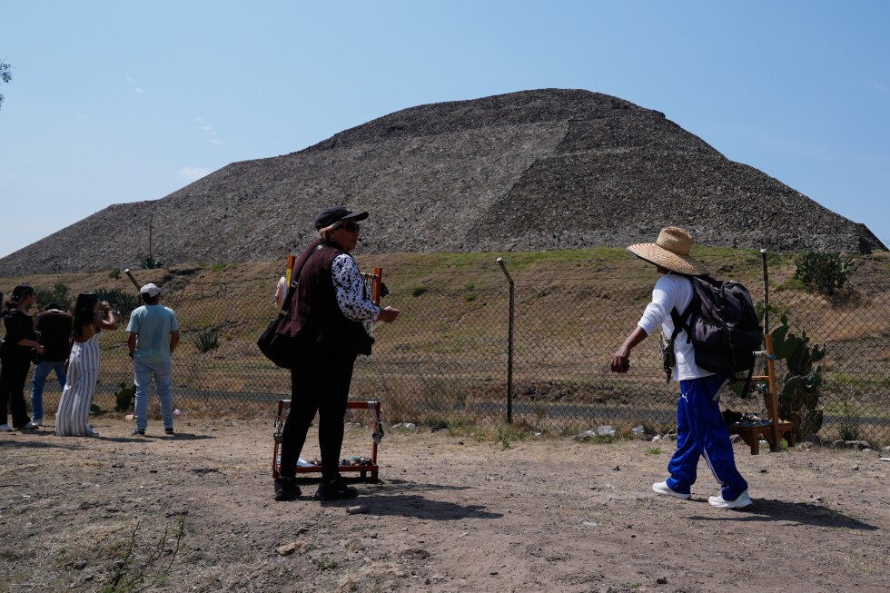 Gunman who fired on tourists at Mexican pyramid carried materials related to 1999 Columbine massacre