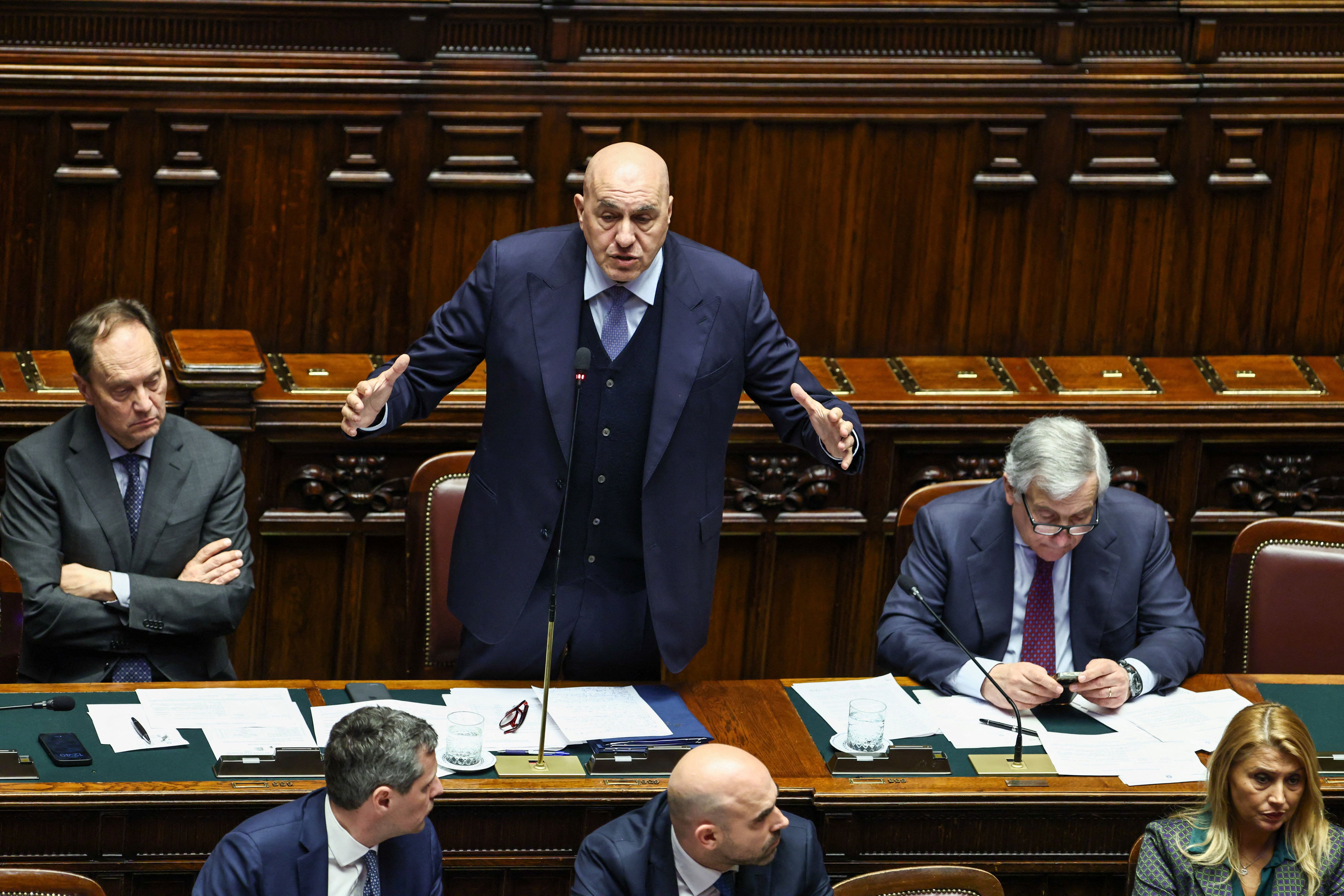 Italy defence minister urges arms industry to speed up production