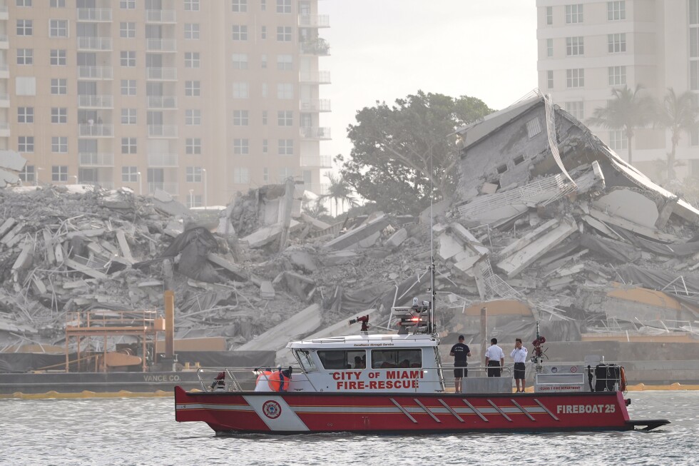 A 23-story hotel in exclusive Miami locale vanishes in seconds with implosion
