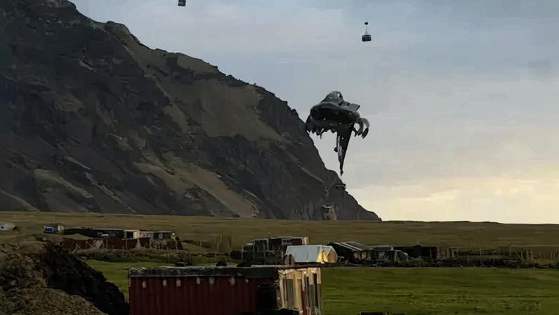 Exército desce de paraquedas em ilha remota para socorrer britânico com hantavírus