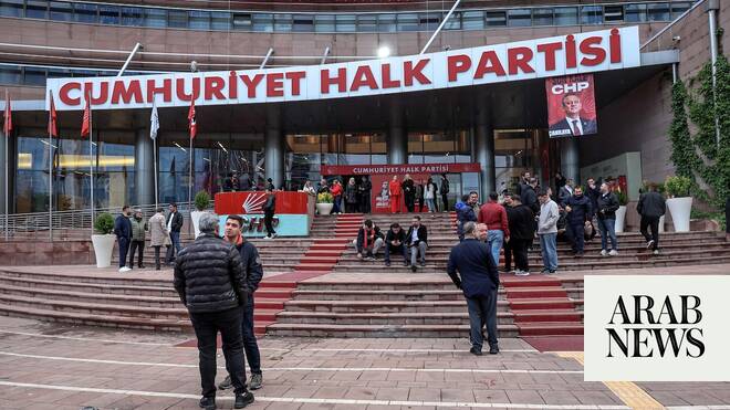 Turkish riot police enter opposition headquarters to evict ousted leaders