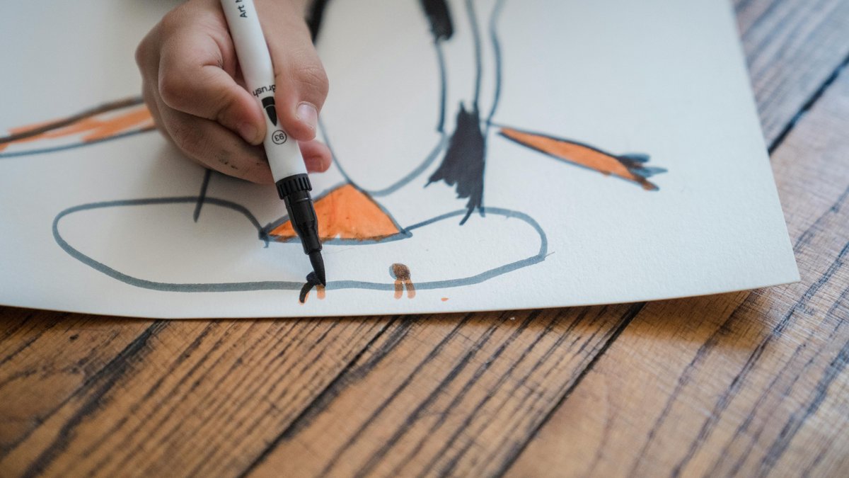 "Nos enfants ont eu le courage de parler" : deux animateurs scolaires écroués, soupçonnés de violences sexuelles sur une vingtaine d’enfants