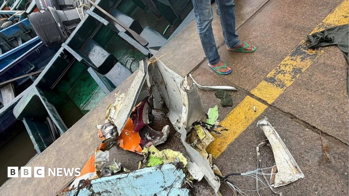 Nigeria mourns 25 killed as military plane crashes into swamp