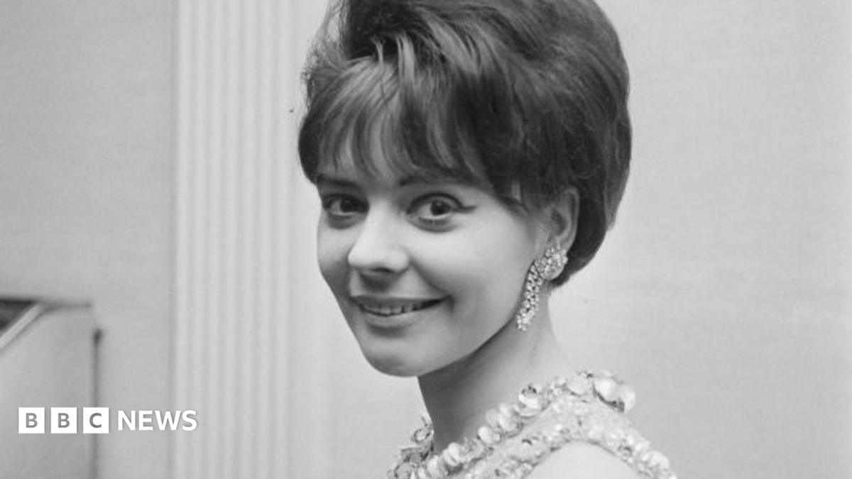 Chart-topping singer and television host Lena Martell dies aged 86