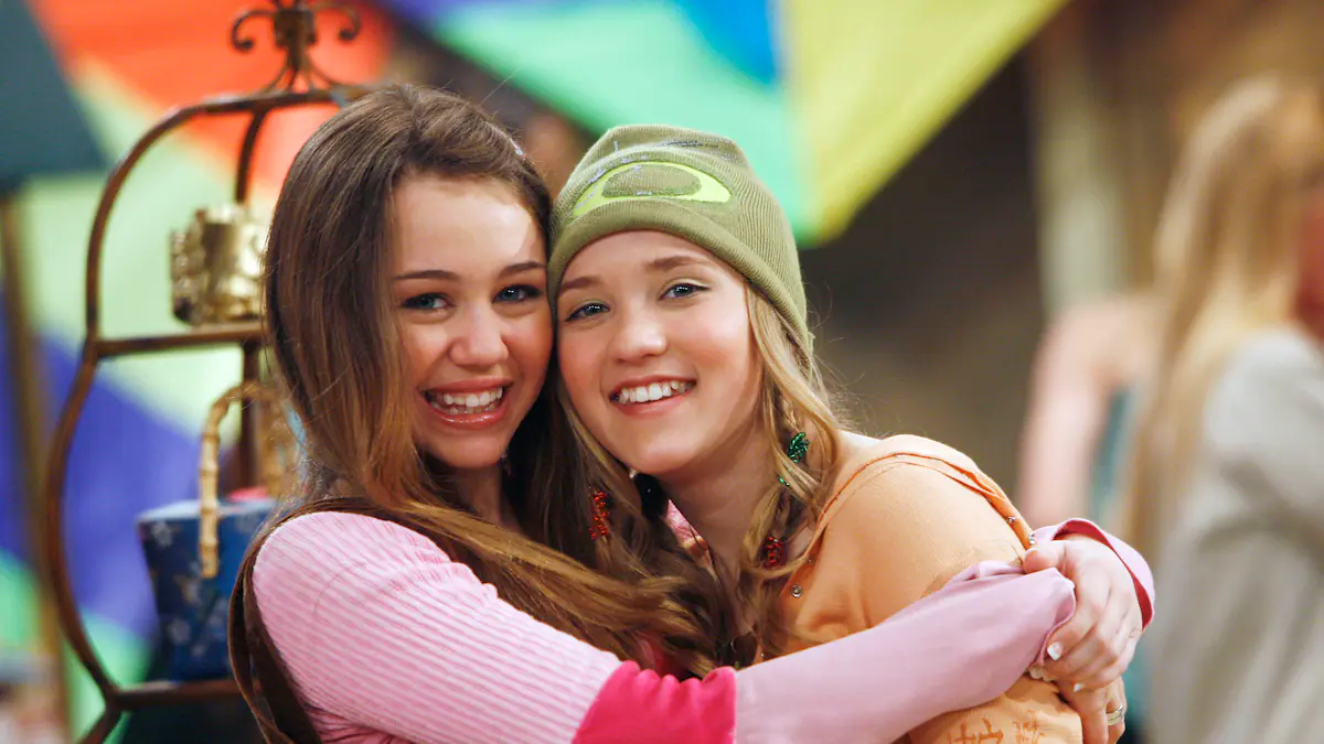 ¿Y Lilly? Emily Osment aclara su ausencia en la premiere del especial por el 20 aniversario de 'Hannah Montana'