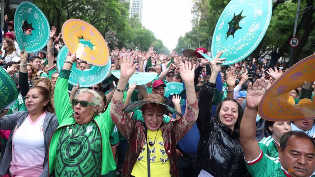 Mexico City chases world record for largest Mexican wave ahead of World Cup