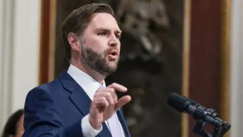 Downing Street critica quem busca dividir após post de Vance sobre Nowak