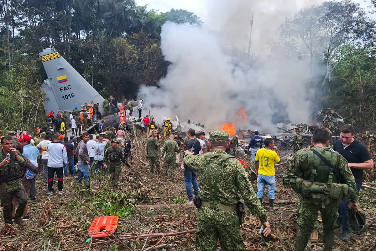 Colombia cuenta 66 muertos tras el accidente de un avión militar mientras Gobierno y oposición cruzan acusaciones