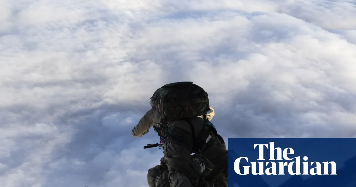 British paratroopers land on Tristan da Cunha for suspected hantavirus case