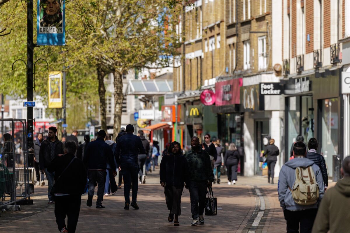 UK Inflation Drops Sharply in Respite from Iran Energy Shock
