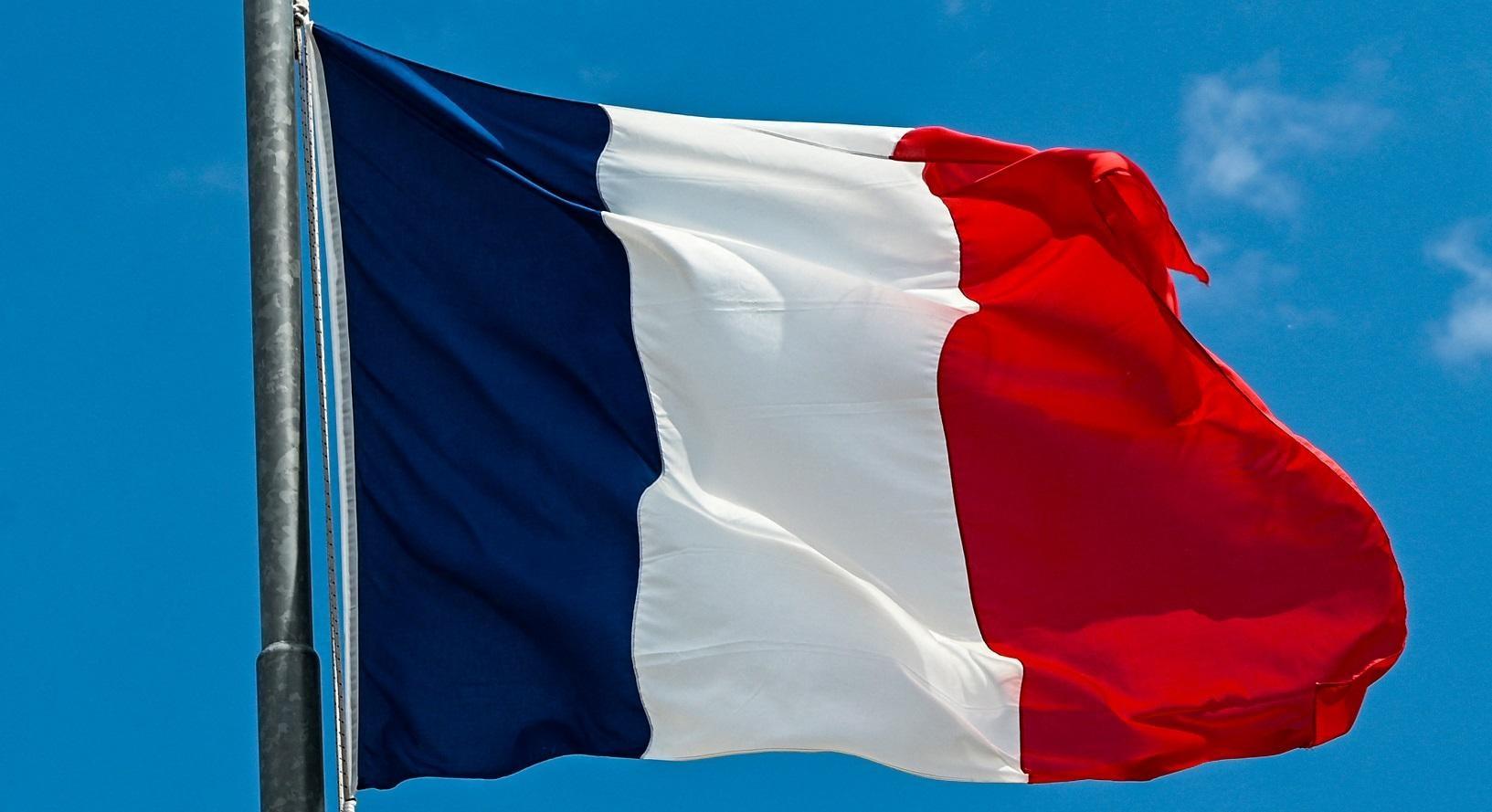French rescue 119 migrants trying to cross to England