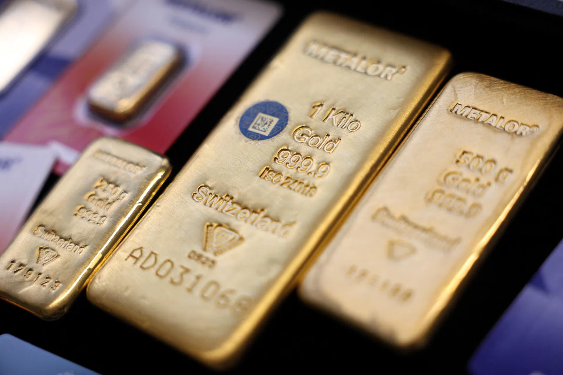 Gold gains over 1% after US, Iran reach peace deal
