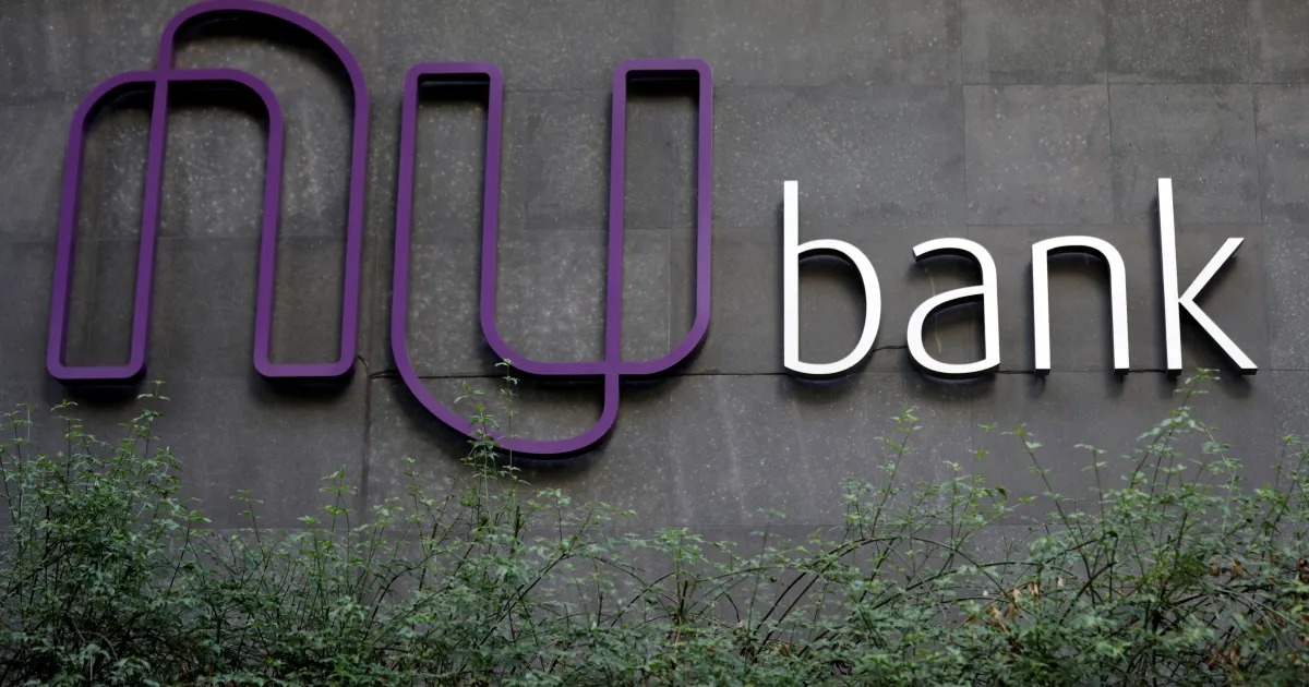 Nubank nega fim de atividades e diz que mensagem a clientes foi um 'erro'
