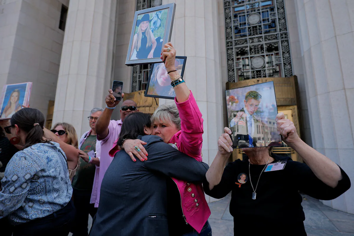 Meta y YouTube pierden el juicio sobre la adicción de los menores a redes sociales y son declaradas 'negligentes'