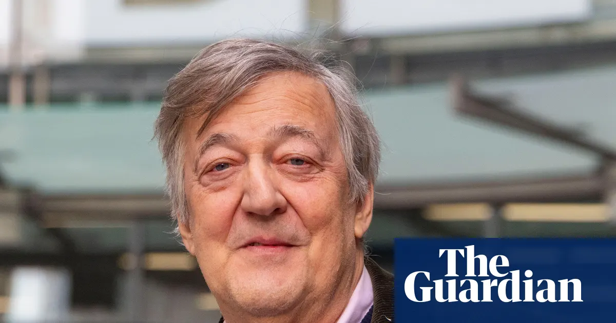 Stephen Fry sues tech conference organisers for £100,000 over fall from stage