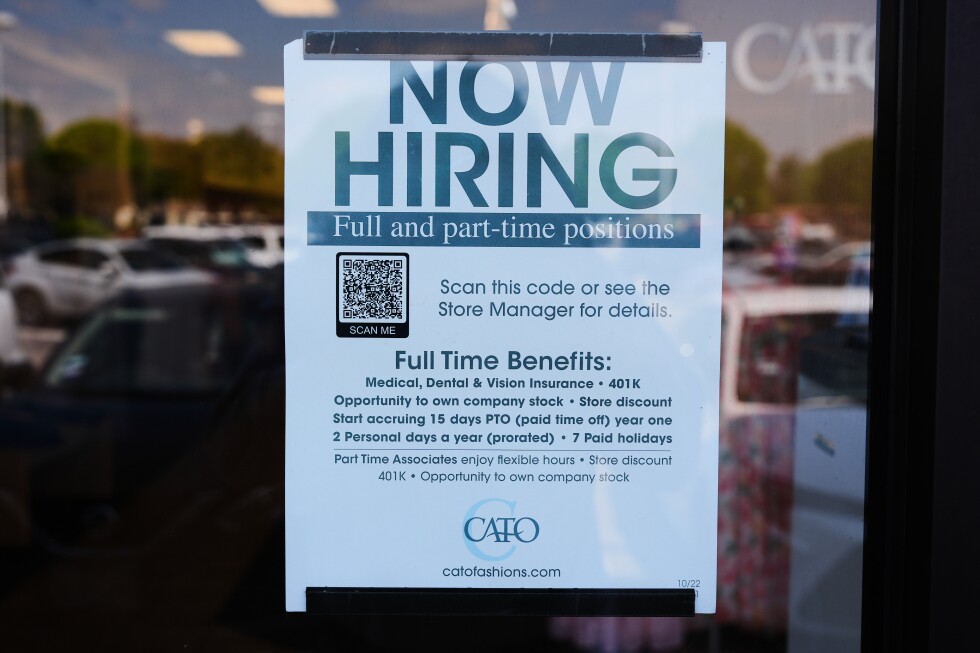 US jobless aid filings fall to 202,000 as layoffs remain low despite uncertainty of Iran war