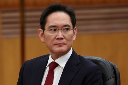 Samsung Elec, South Korea union to resume pay talks on Monday, union says