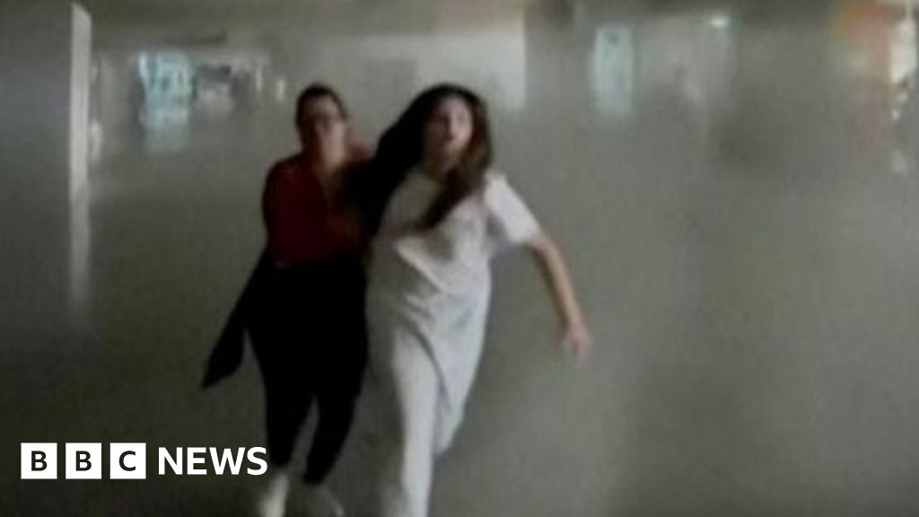 Moment earthquake hits Venezuela and leaves buildings collapsed