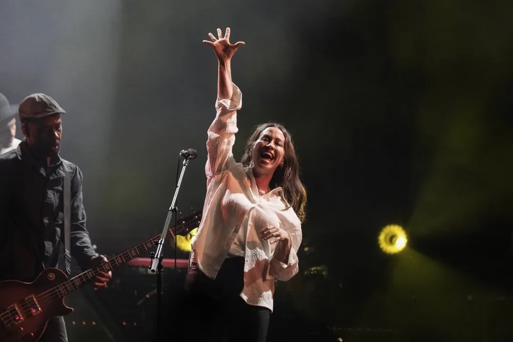 Alanis Morissette shines, Michael Bublé forgets the gig at Canada’s World Cup opener