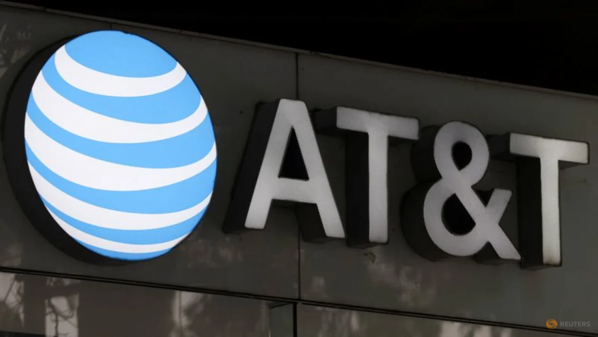 AT&T adds more wireless subscribers than expected as bundling pays off