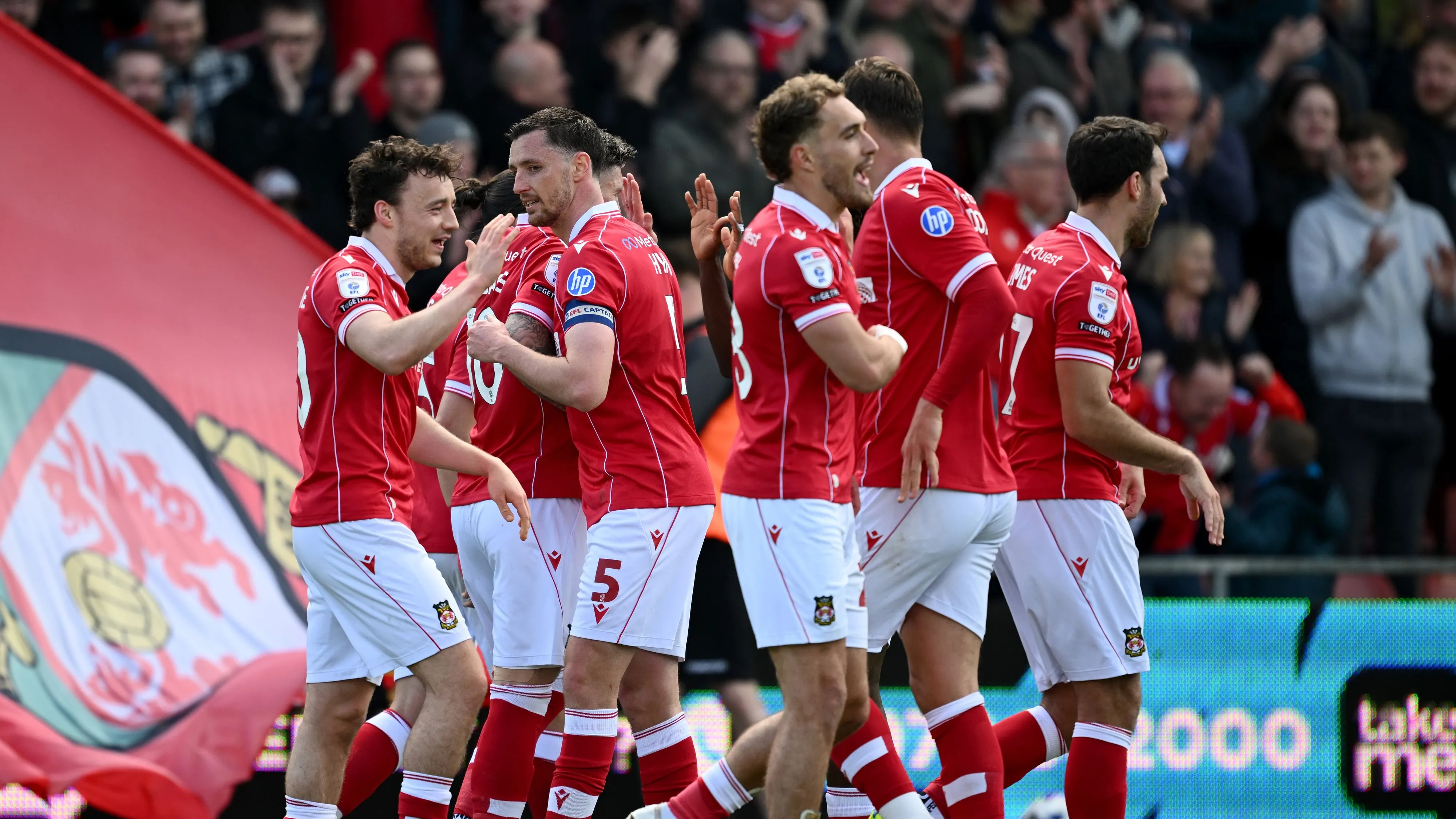 Phil Parkinson sends promotion warning to Championship rivals as Wrexham close in on play-off spot