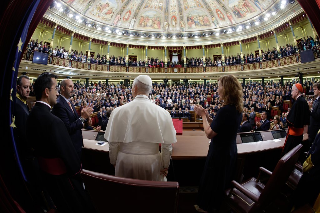 Pope Leo calls for respect for migrants, end to rearmament in historic speech to Spanish parliament